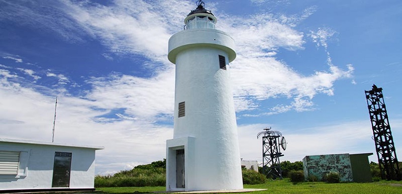 蘭嶼燈塔為臺灣海拔最高的燈塔，是看海的極佳地點