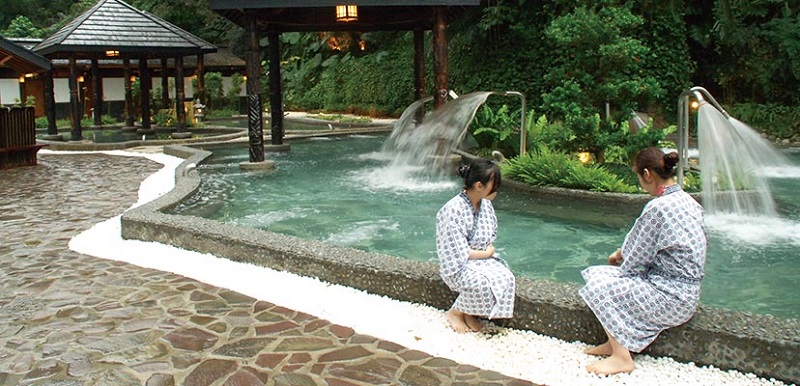 來(lái)到知本除了可以欣賞到山林之美，還可享受泡溫泉的樂(lè)趣